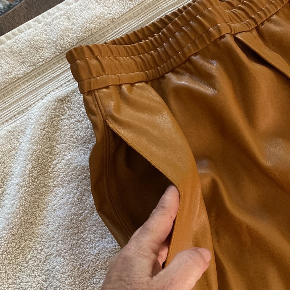 NWOT Zara fabulous faux leather camel color jogger trousers w/ great pockets - Picture 5 of 14